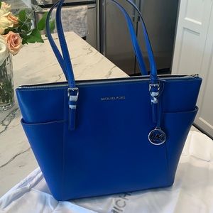 Brand new purse with dust bag
